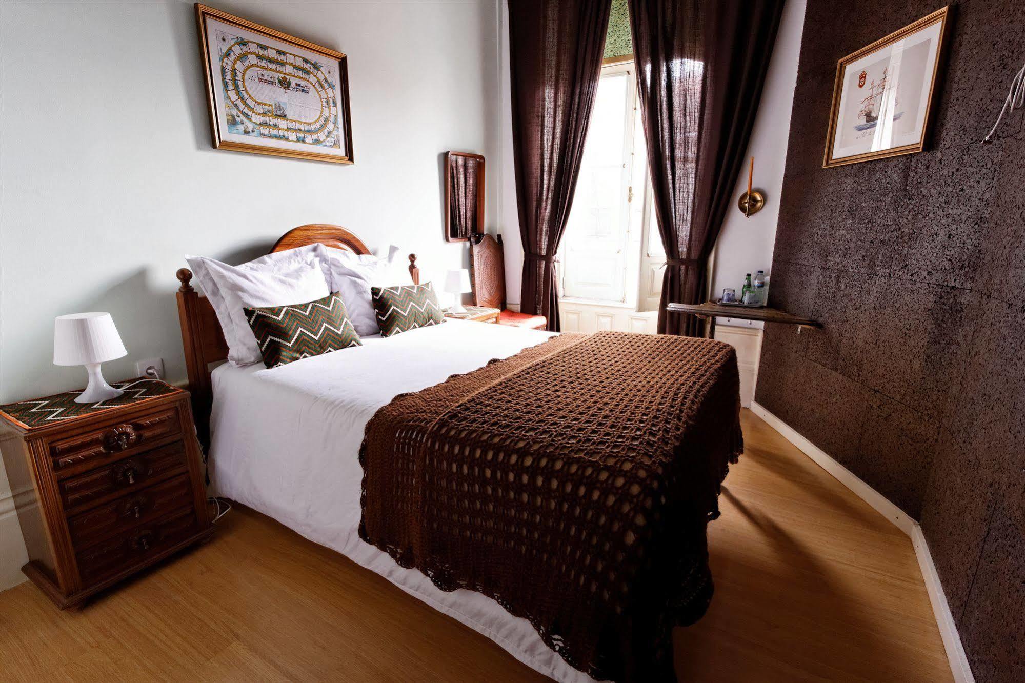Alvares Cabral Guesthouse Порто Екстериор снимка