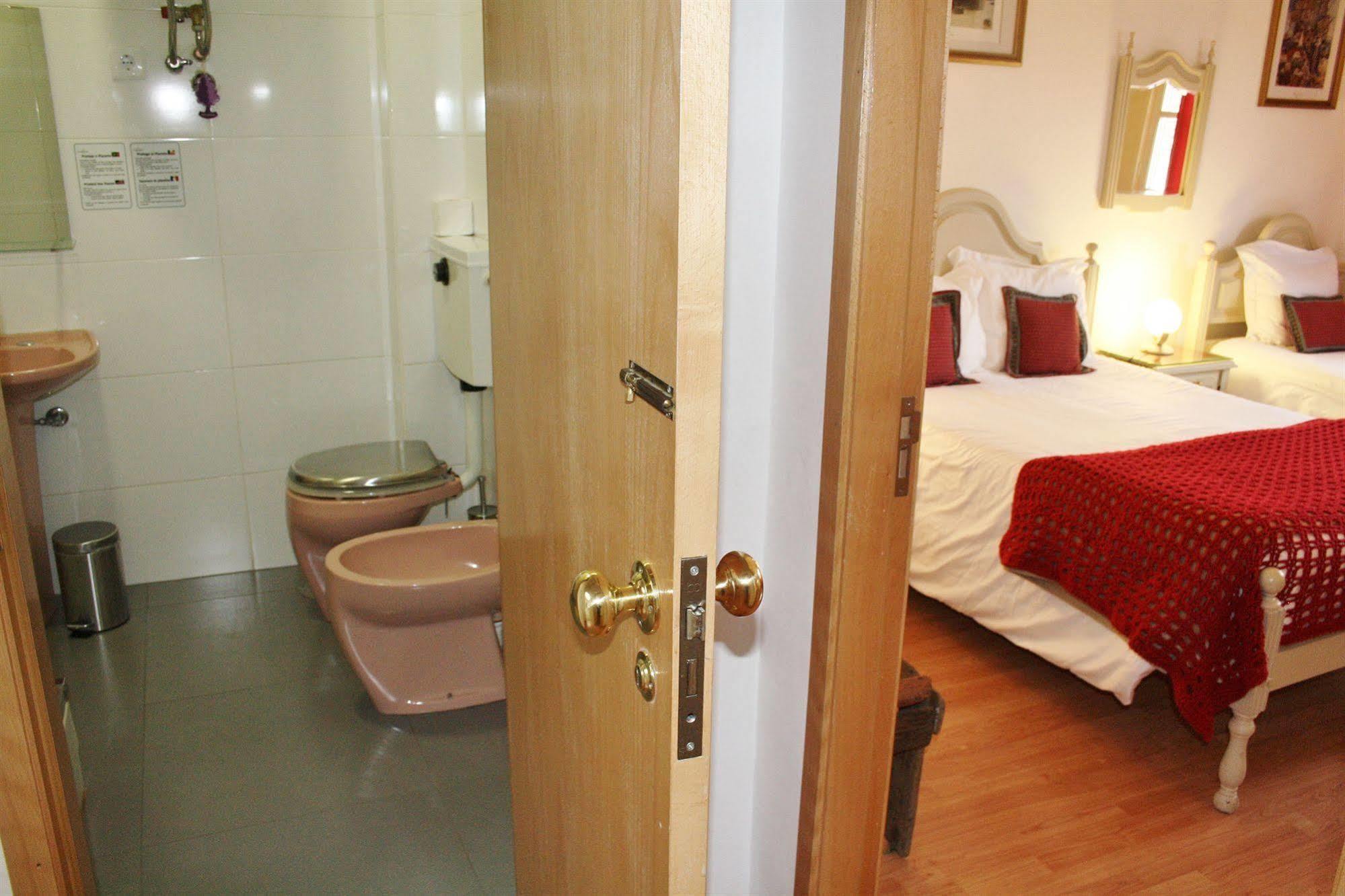 Alvares Cabral Guesthouse Порто Екстериор снимка