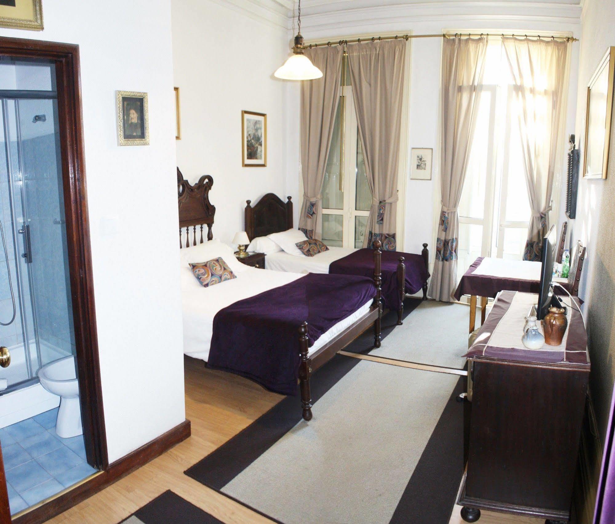 Alvares Cabral Guesthouse Порто Екстериор снимка