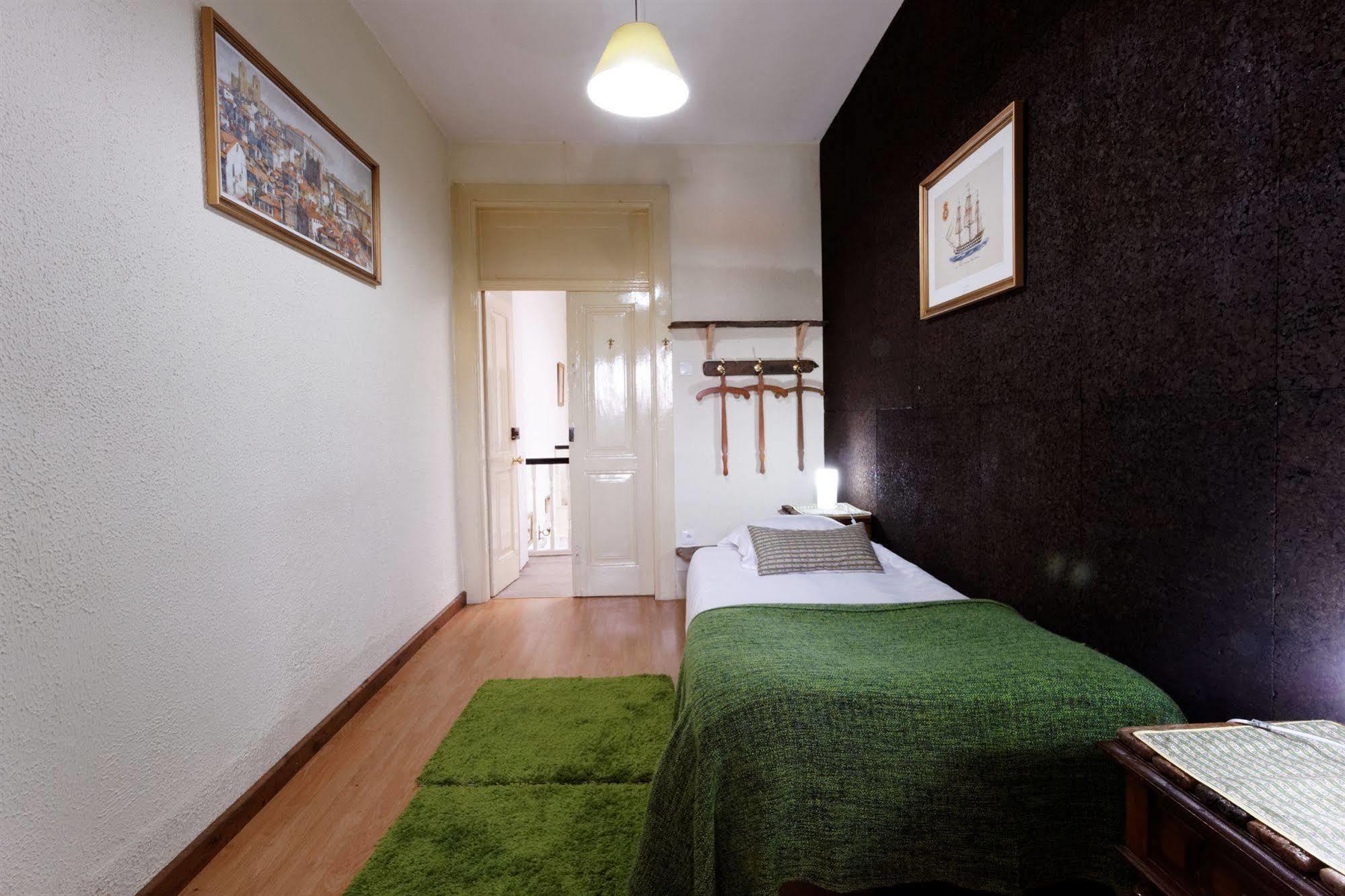 Alvares Cabral Guesthouse Порто Екстериор снимка